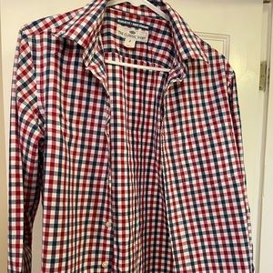Classic lightweight button down gingham pattern